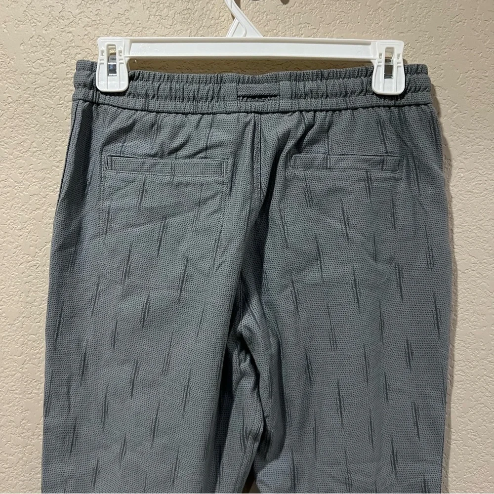 Athleta Farallon Printed Jogger Pants Women’s Size 2P Gray S/657547 $89 Active,